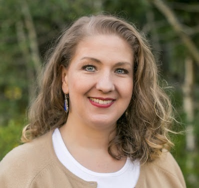 Annette Lyon headshot 2022